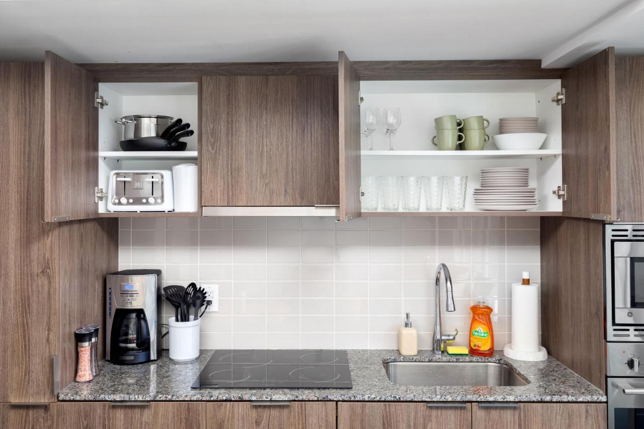 Upscale & Modern 2Bd + Den 2Ba Heart Of Downtown! Lejlighed Toronto Eksteriør billede